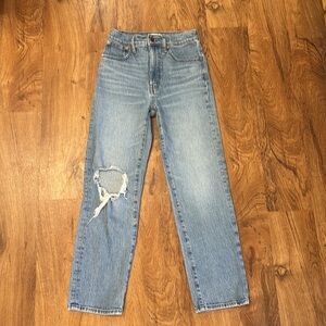 Madewell High Waisted “The Perfect Vintage Straight Jean”. Size 25